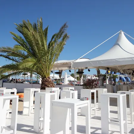 Апартаменти Menada Dune